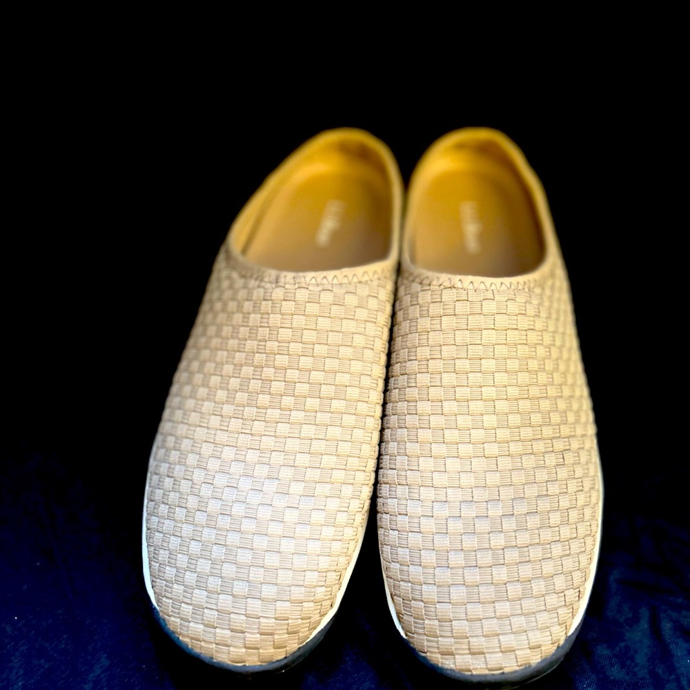 LL Bean , Tan slip on Size 9 1/2 medium shoe